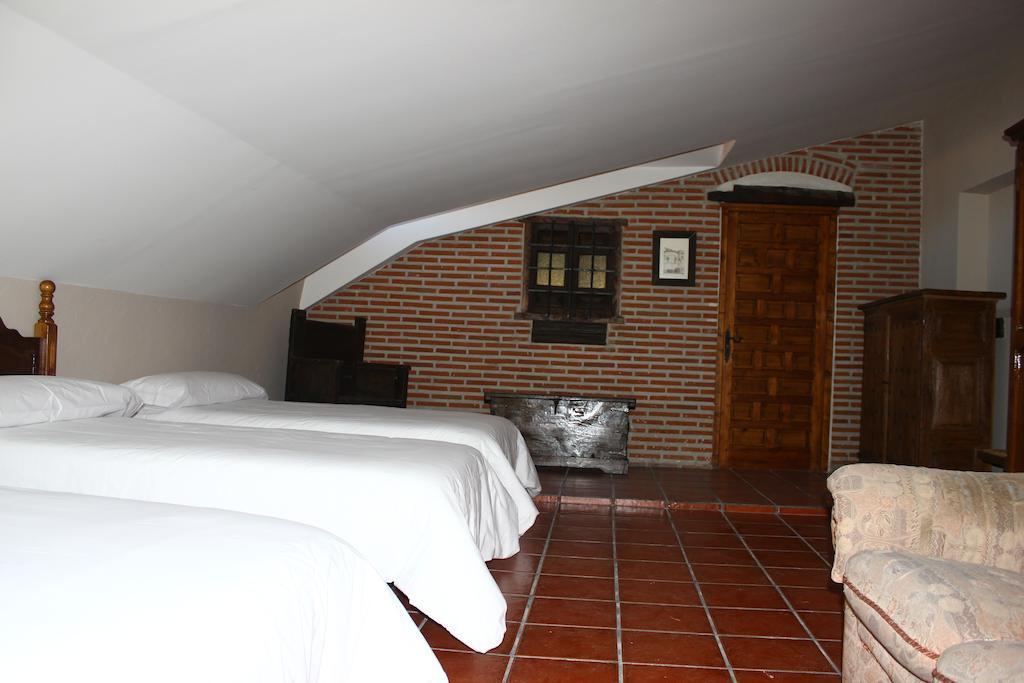 Palacio De Monjaraz Avila Room photo